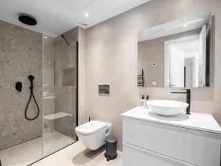 FRESH Renovated 2 bed Apt in best location RDR236 - 4