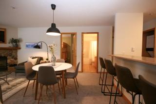 CRYSTAL FOREST 2BR Ski In Ski Out with PRIVATE Hot Tub - Sun Peaks - 9