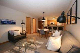 CRYSTAL FOREST 2BR Ski In Ski Out with PRIVATE Hot Tub - Sun Peaks - 5