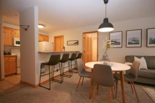 2BR in Crystal Forest, Ski In, Ski Out, Fireplace, Private Hot Tub, Steps to the Village - 6