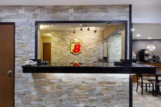 Super 8 by Wyndham Decorah - Decorah - 5