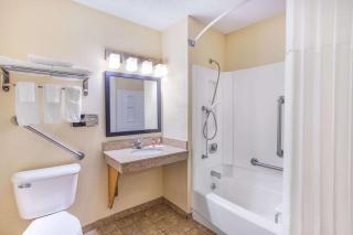 Super 8 by Wyndham Decorah - Decorah - 4