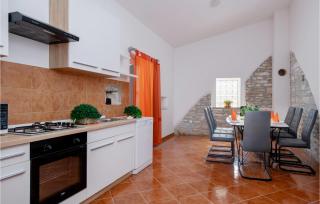 Stunning Home In Hrboki With Wifi - 8