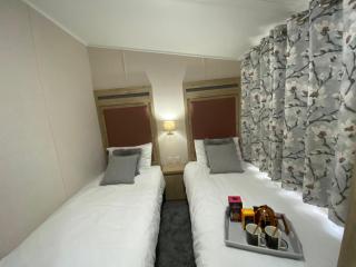 C04 - Beechwood Lodge with Hot Tub - Bethesda - 1
