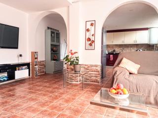 Serene mountain views Spacious garden and sole use of the 10x5m pool - 1