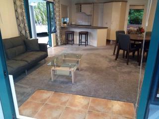 Gulf Harbour Guest House Apartment - 6