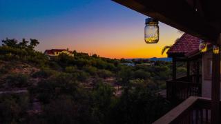 Pool-side Villa with Perfect Views - 7