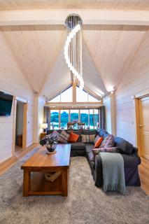 Cuddfan Lodge on a Gorgeous Private Lake - Newport - 7