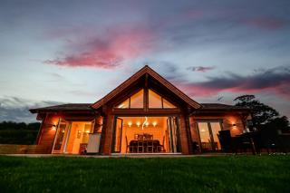 Cuddfan Lodge on a Gorgeous Private Lake - Newport - 9