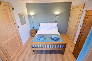 Cuddfan Lodge on a Gorgeous Private Lake - Newport - 4