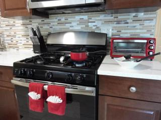 Family, Couples Retreat near Airport, Cruise Port & Beaches - 5