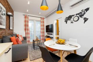 Cosy Apartment at the Main Station by Noclegi Renters - 3