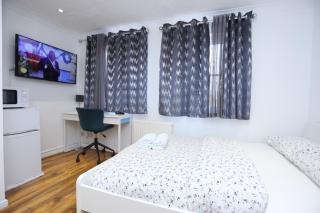 Fabulous Room with en-suite bathroom and shared kitchen - Thamesmead - 9