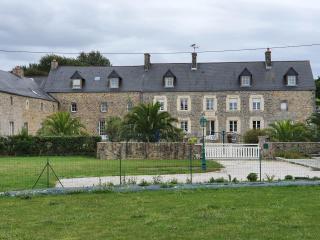 Chambres du logis De La Mare Du Parc - Surtainville - 9