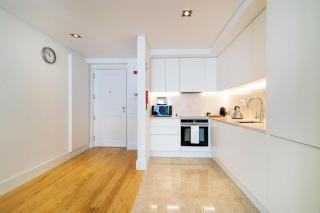 Amazing 1BDR Apartment in Chiado by LovelyStay - Lissabon - 5