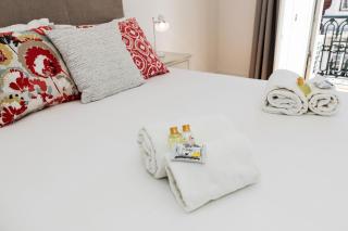 Amazing 1BDR Apartment in Chiado by LovelyStay - Lissabon - 3