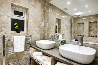 Riverside Villas - Manchester - 2
