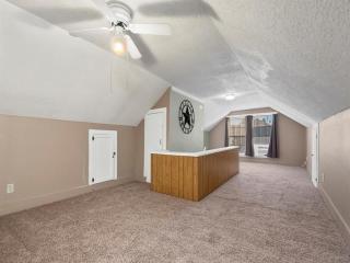 Cheerful 3 Bedroom Home with Loft - Dickinson - 4