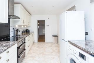 The White & Warm, Free Parking & Wifi, 8 beds - 5