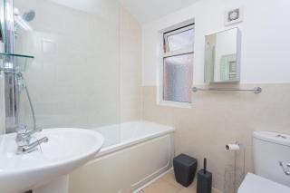 The White & Warm, Free Parking & Wifi, 8 beds - Colchester - 4