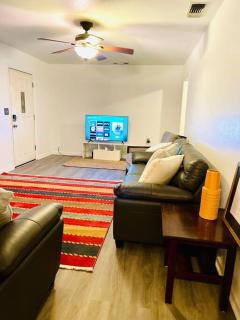 Misha’s Hunn Cottage - Yuba City - 9
