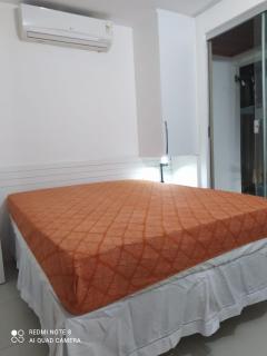 Confortável apartamento de 2 quartos para 5 pessoas, totalmente mobiliado, com wifi e netflix, localizado a uma quadra do calçadão da Praia de Ponta Neg,ra, prédio com piscina, churrasqueira e portaria virtual e eletrônica 24 horas - Natal - 1