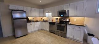 2 bdrm, kitchen, laundry, weekly - monthly - Richmond Hill - 5