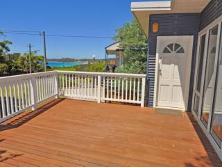 Breeze Beach Shack - 4BR retreat with ocean glimpse - 8