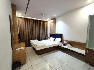 Hotel Pragati - Agar - 6