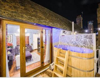 Penthouse On Waterside With River Views, Private Parking & Secluded Hot Tub - 7