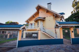 casa ampla com cômodos confortáveis - Gramado - 0