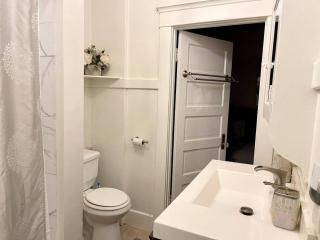 Heart of LA Koreatown bungalow 1bd 1bath - 2