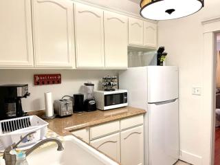 Heart of LA Koreatown bungalow 1bd 1bath - 3