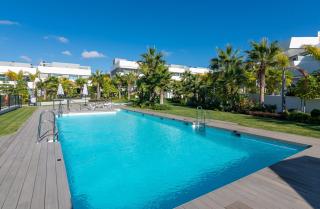 Luxurious Townhouse with Roof Top Plunge Pool - Málaga - 6