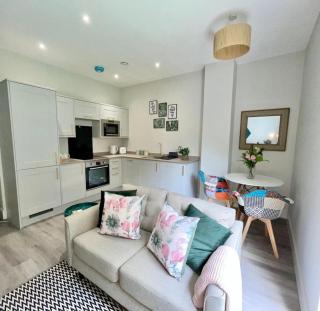 Gorgeous New 1 Bed, Town Centre,Parking,Garden - 4