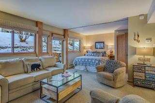 Laurelwood Condominiums 402 - 2