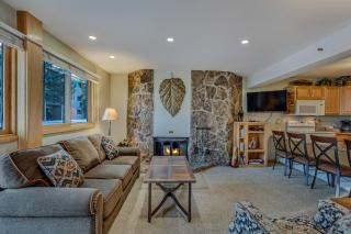 Laurelwood Condominiums 410 - 9