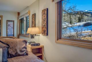 Laurelwood Condominiums 410 - 3