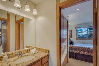 Laurelwood Condominiums 410 - 1