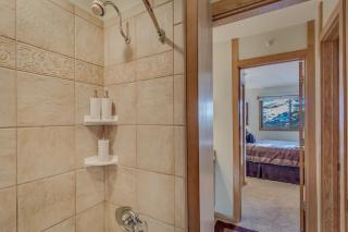 Laurelwood Condominiums 410 - 2