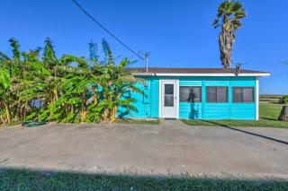 Canalfront Sargent Cabin with Patio 1 Mi to Beach! - Sargent - 9