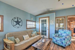 Canalfront Sargent Cabin with Patio 1 Mi to Beach! - Sargent - 5