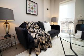 Sleek and Modern 2BR Home near City Centre - Casablanca 1 - 2