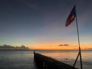 Aguadilla Sunset Apt AC WiFi 8 minute walk Crashboat Beach - 3