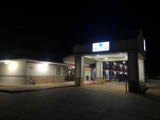 Executive Inn & Suites - 3