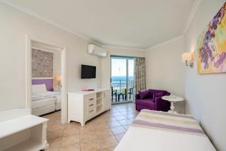 Iz Flower Side Beach Hotel - 4