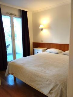 7 min walk Metro, ApartHotel, La Défense - 3