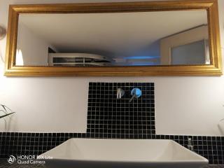 Myron Apartments - 1