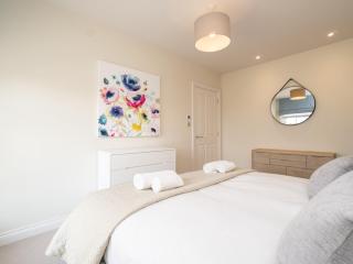 Pass The Keys Quiet 1 bed central apartment with parking - 2