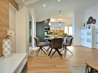 Luxury Sunrise Jacuzzi Apts, 50 m from the beach - 5